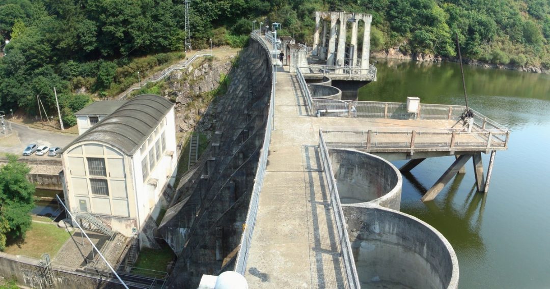 Dam and hydroelectric power station of Rophémel (22) – France