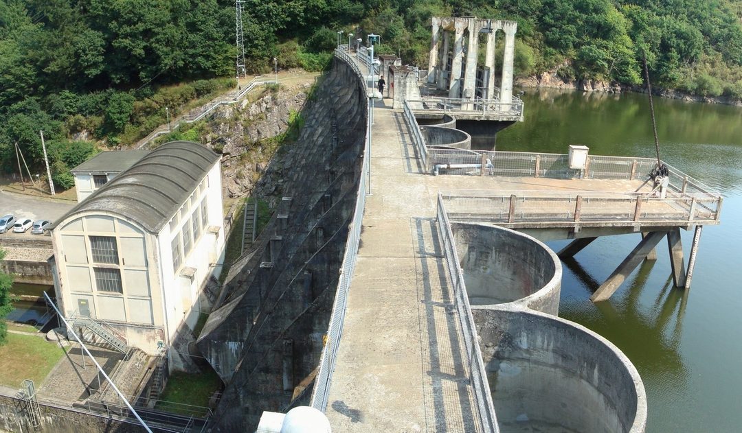 Dam and hydroelectric power station of Rophémel (22) – France